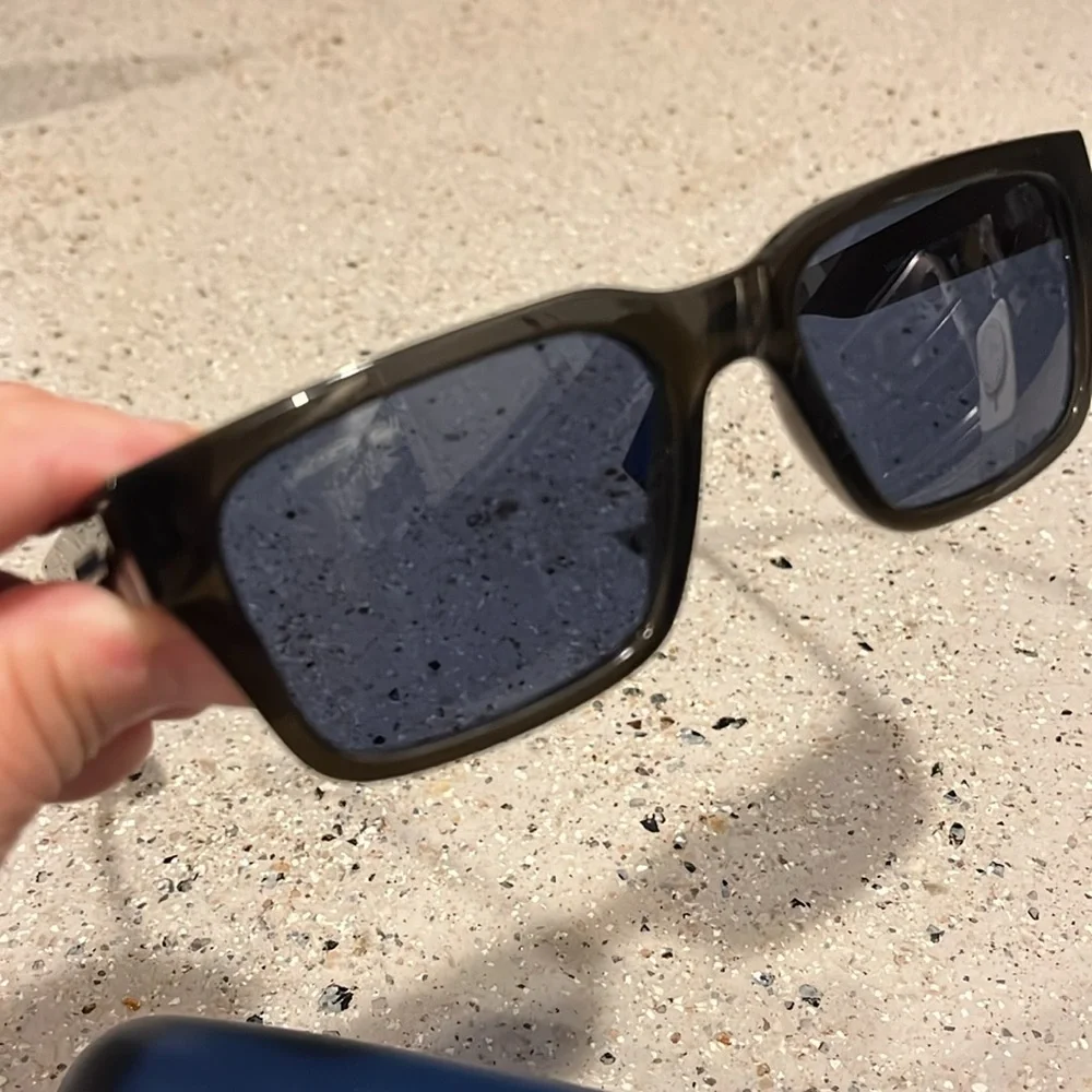 LACOSTE CLASSIC SQUARE SUNGLASSES  DARK GREY WITH BLUE UV LENSES NEW WITH TAGS